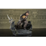 Indiana Jones: En busca del arca perdida Deluxe Gallery Estatua PVC Escape with Idol 25 cm